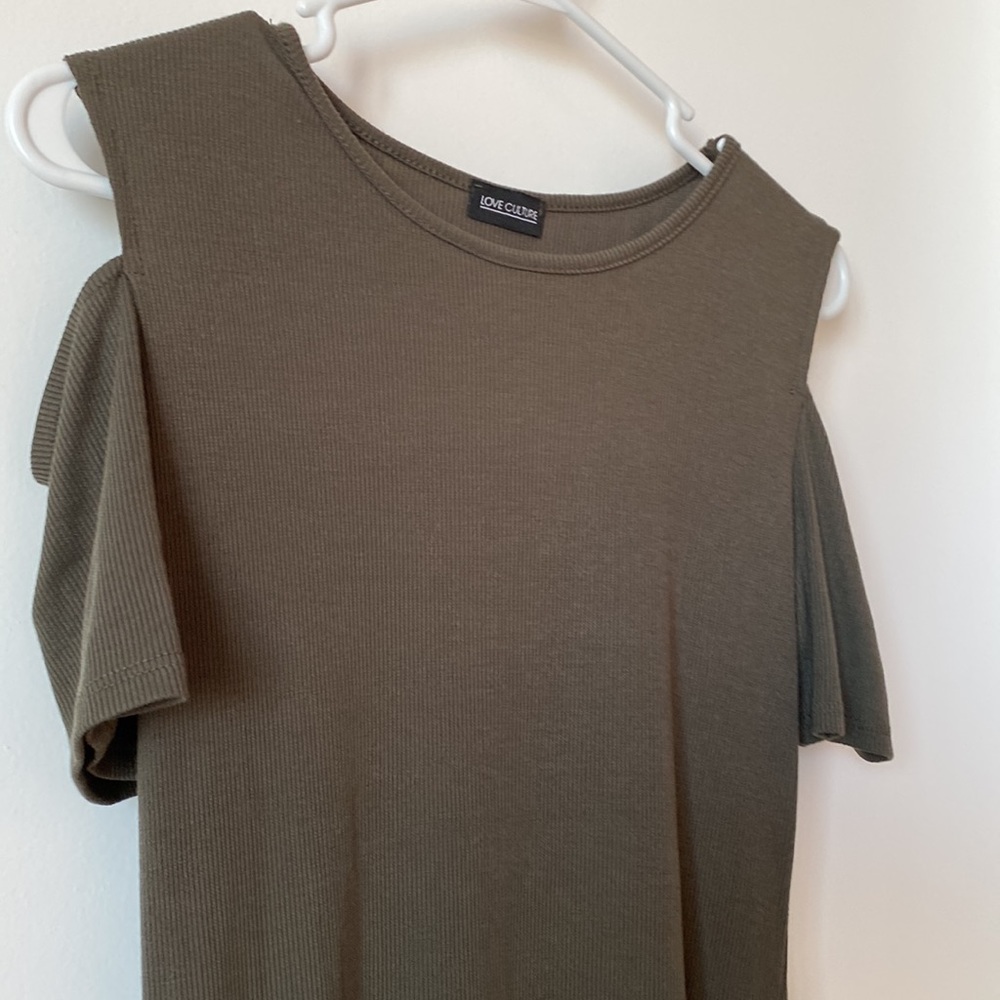 Black or green shoulder cut out dress - Picture 8 of 9